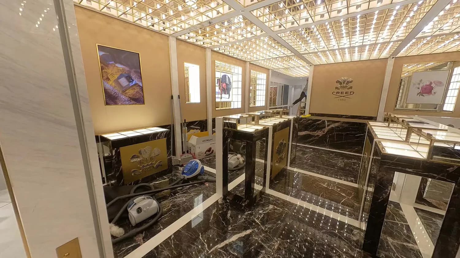 出口展示柜——珠宝柜、香水柜 — 项目照片 4