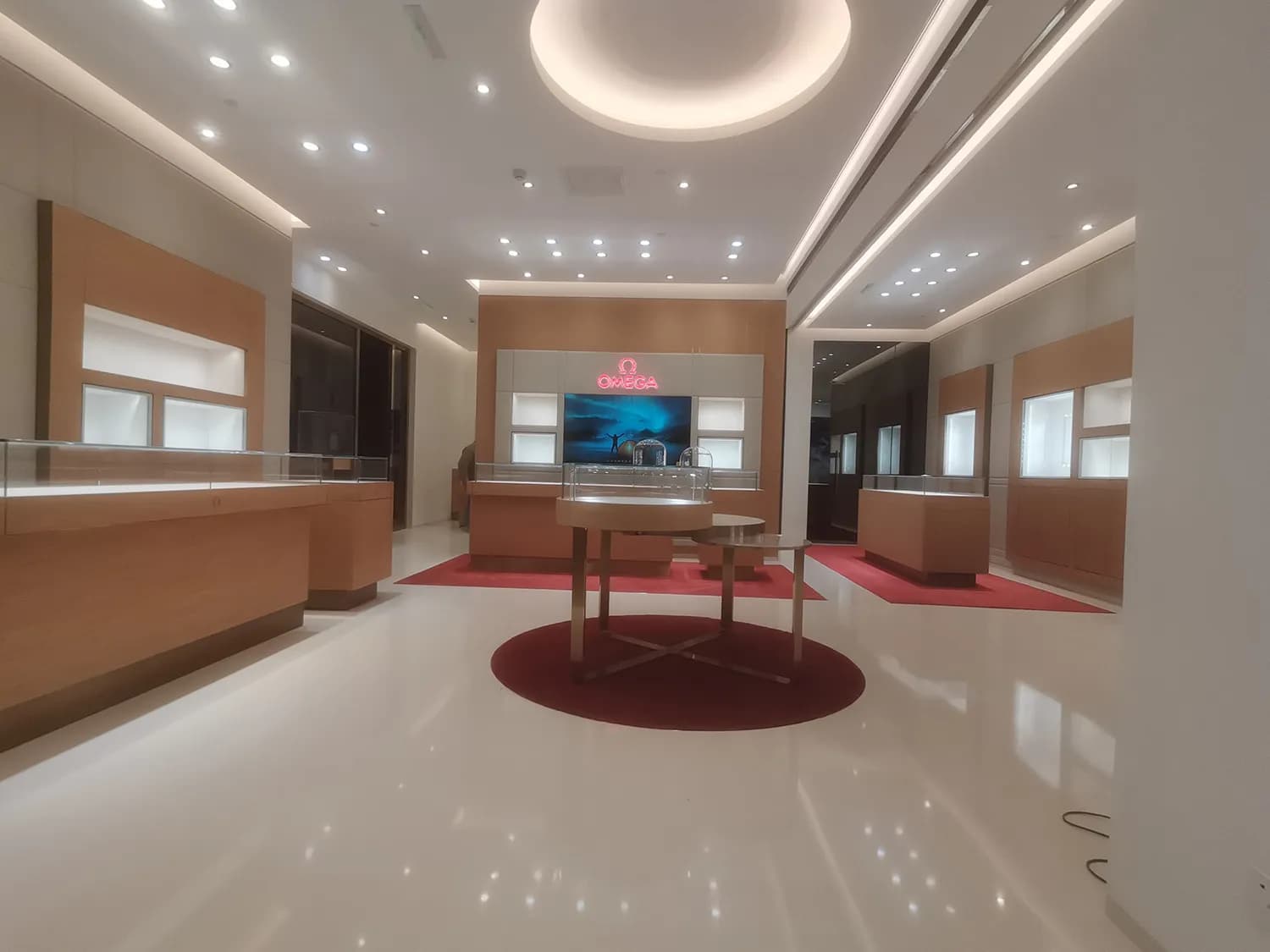 OMEGA 品牌展柜制作