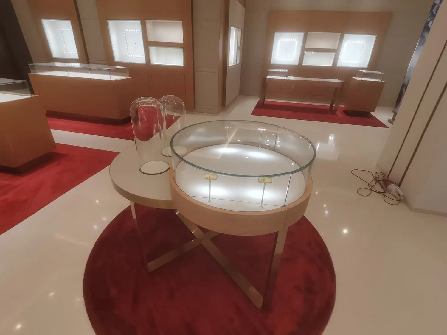 OMEGA 品牌展柜制作 — 项目照片 1